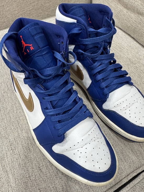 Air Jordan 1 Retro High \'Gold Medal’